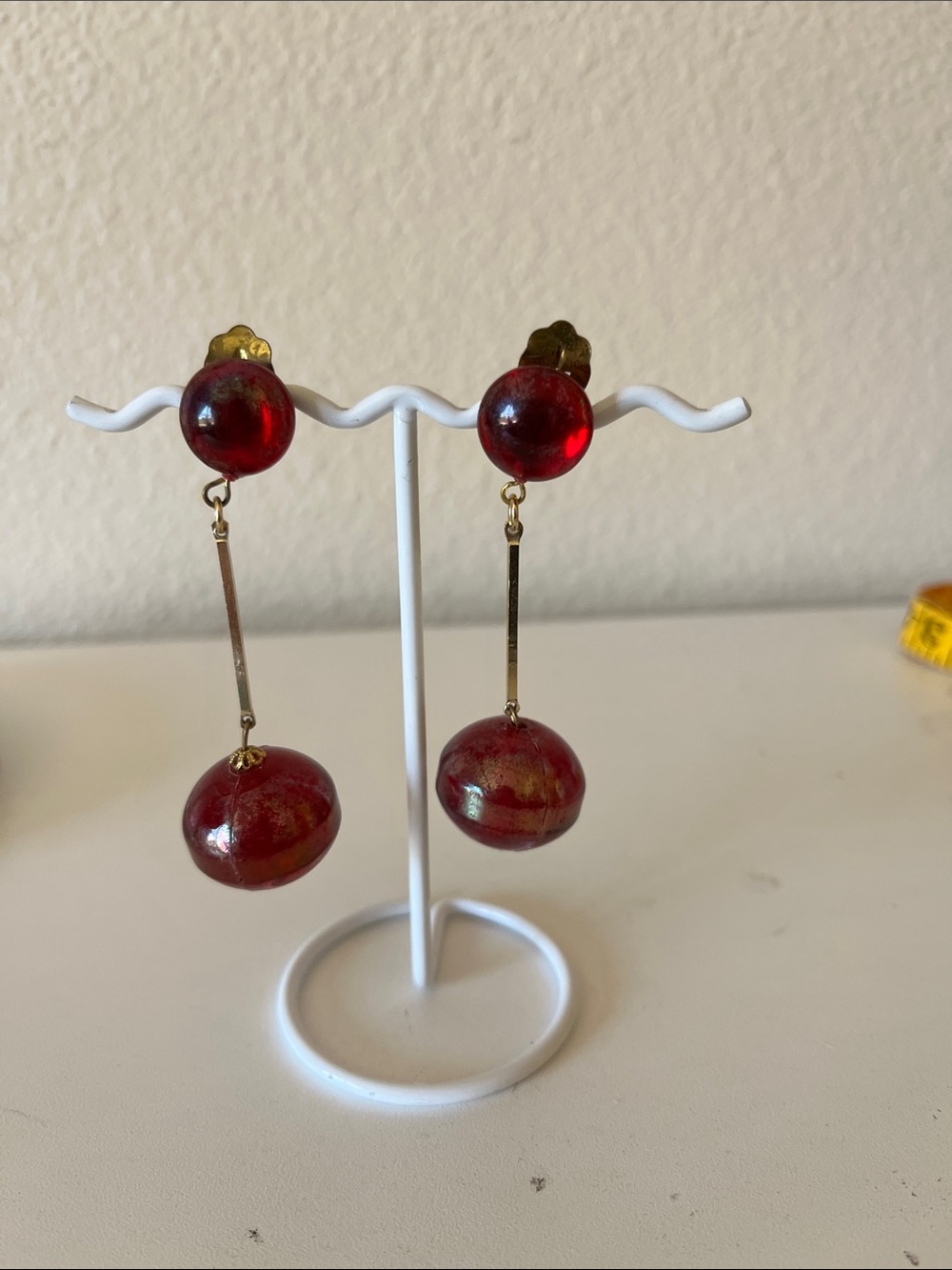 Red Acrylic Drop Dangle Earrings - Unbranded 2.5” very vintage